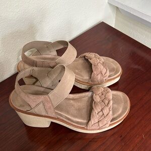 Misses taupe size 9 sandal